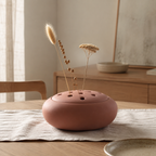 Écho – Vase bas avec guide floral amovible